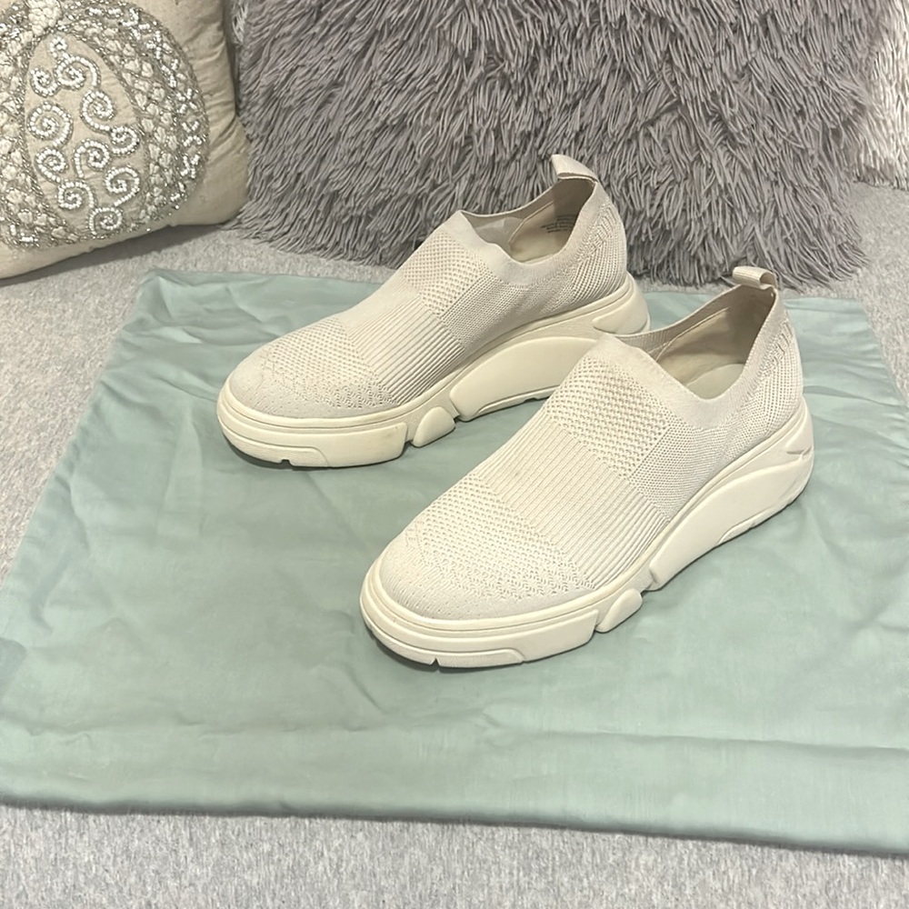 Slip on platform sneakers